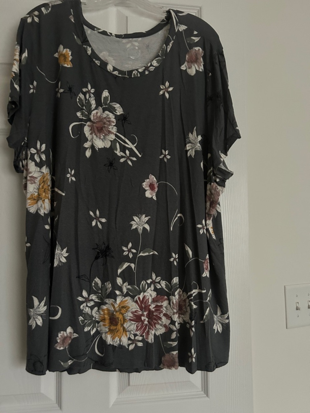 Maurices Charcoal Short-Sleeve Scoop Neck Top with Multicolor Floral Print